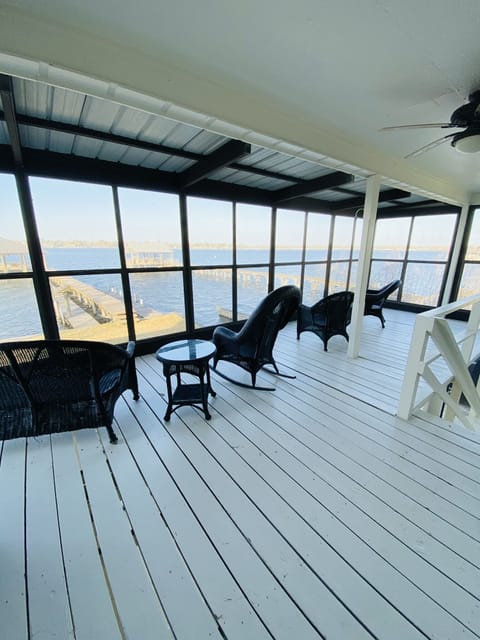Relaxing Screened-In Porch overlooking the River