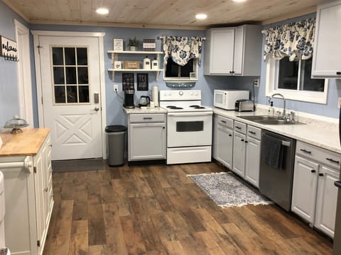 Lake Escape has a fully equipped kitchen like home away from home. 