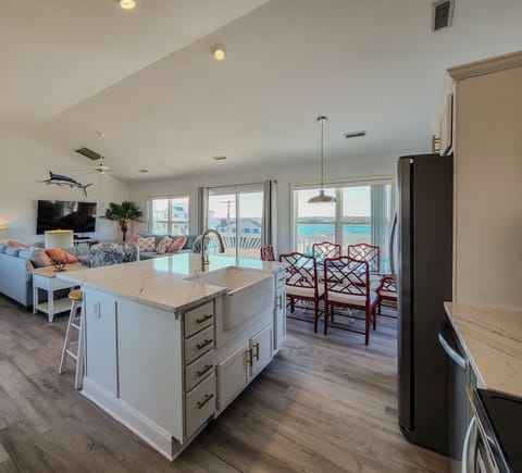 1421 Carolina Blvd (Reel Em In [Int Ext]) - watermarked-02