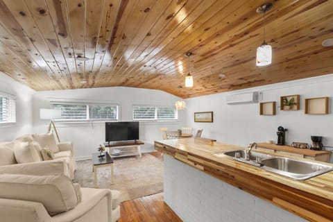 Back Bay Bungalow (6)