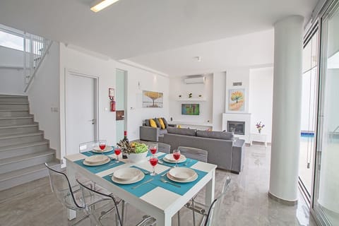 Dining Area with table and chairs to seat 6 people