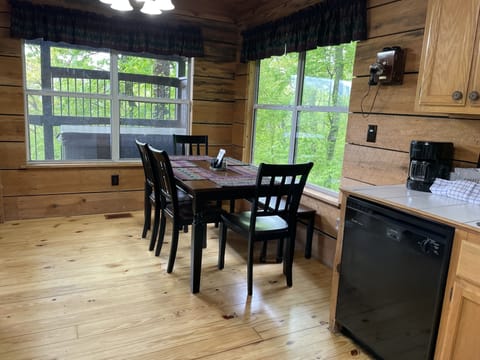 Dining room with sitting for 6