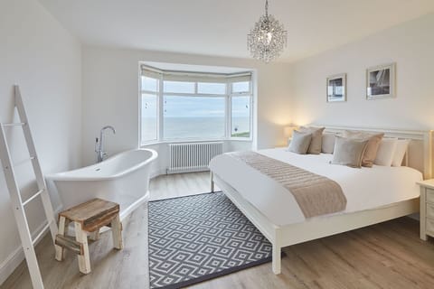 Solimar House, Whitby - Host & Stay