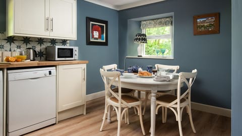 Wood Cottage - dining table in the kitchen seating four guests