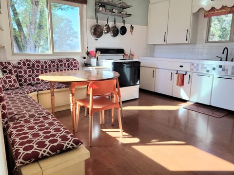 Plenty of seating in the kitchen.