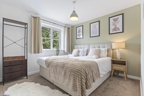 Bedroom 1 has a comfortable zip-link bed which is configured as two single beds by default or can be zipped together to form a king size bed upon request.   Fresh linen and towels are provided.