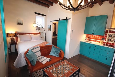 Our inviting studio apartment offers all the comfort and amenities you could need. Come and see for yourself!
