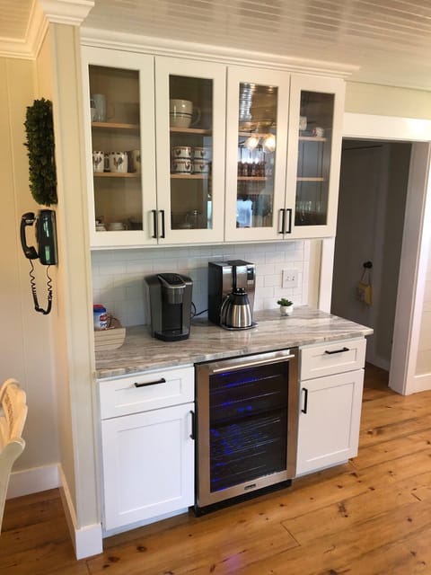 Coffee/bar with wine fridge