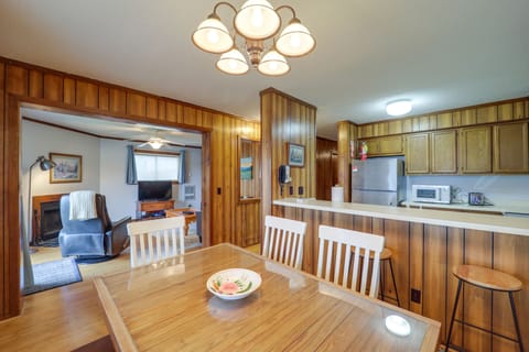 Dining Room | Dishware/Flatware Provided