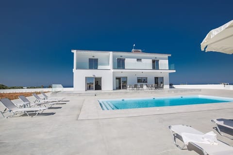 Villa GA98, Stunning 6BDR Protaras Villa, 5-10 min drive to Fig Tree Bay Beach