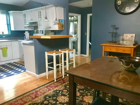 Dining room into kitchen 