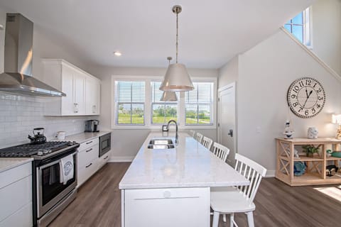kitchen peninsula with five bar stools