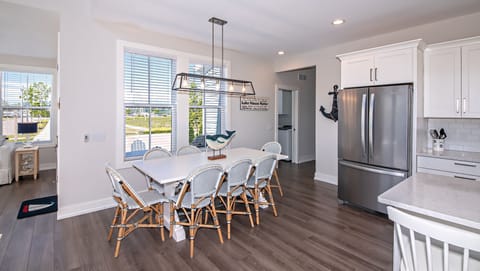 the dining room with views to the harbor