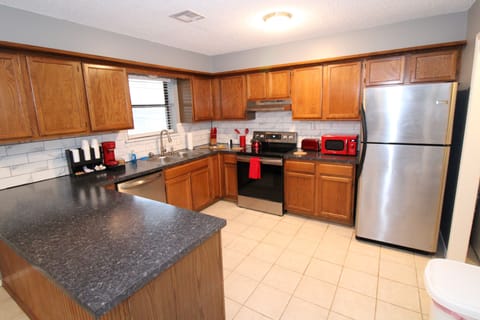 Full large kitchen