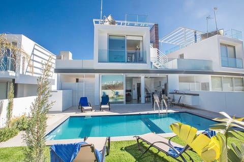 Villa OL25, Stunning 2BDR Protaras Villa, Close to Fig Tree Bay Beach