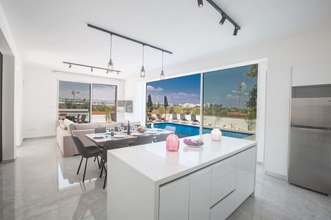 Fully Equipped Kitchen with island