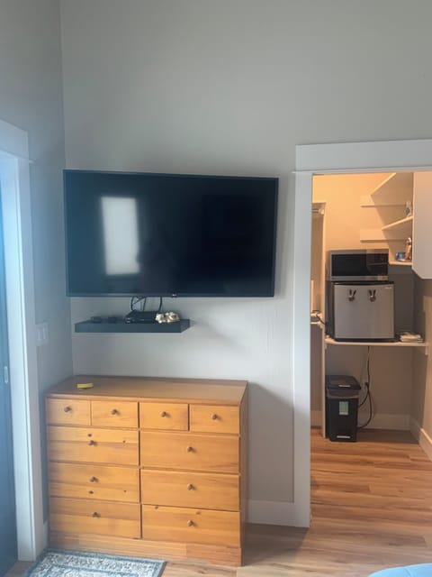 Looking into the large walking closet with lots of amenities 