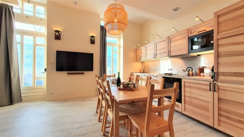 Large extendable dining table