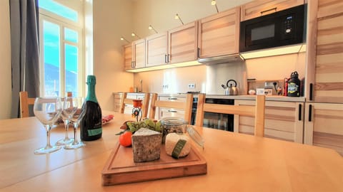 Fully fitted kitchen