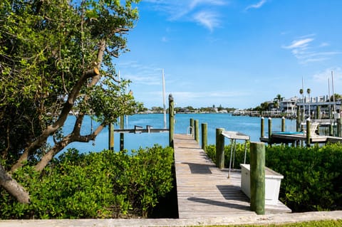 The backyard dock is perfect for fishing or having morning coffee and paddle-boarding (we provide all of the above).  Feel free to bring your boat and tie up to the dock.  *Bring your bumpers. 