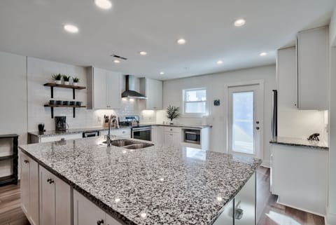 Unit B - kitchen (2nd floor)