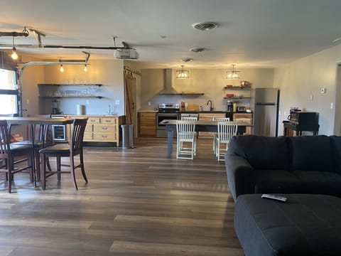 large gathering room in Rustic Roost, 700 sq ft