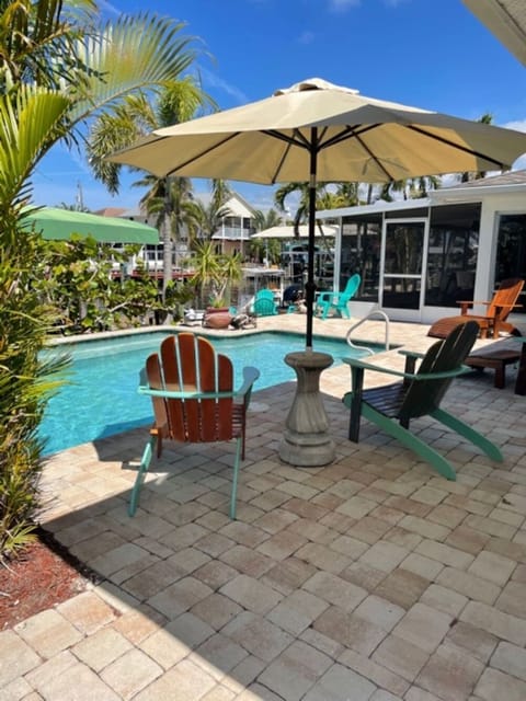 Enjoy lazy days by the pool☀️