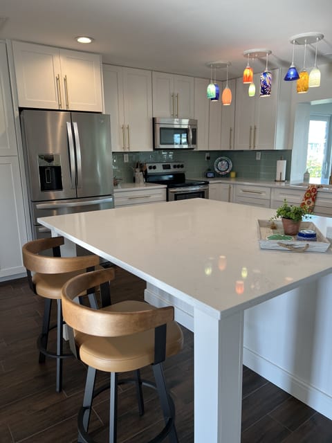 Huge island for breakfast or working.