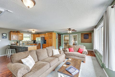 Higden Vacation Rental | 2BR | 1.5BA | Single Story | 1,200 Sq Ft