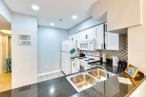 Fully Equipped Kitchen | Silverware & Dishware | Drip Coffee Maker | Tea Kettle