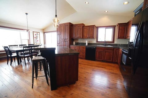 The open floor plan means the good times never have to stop!