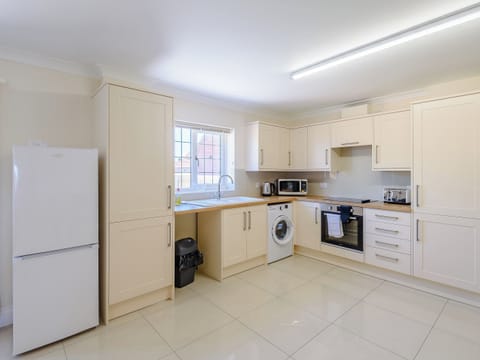 Kitchen/diner | 2 Dawson Park - Dawson Holiday Homes, Mablethorpe
