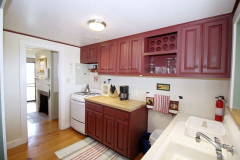 Nicely equipped kitchen with gas range
