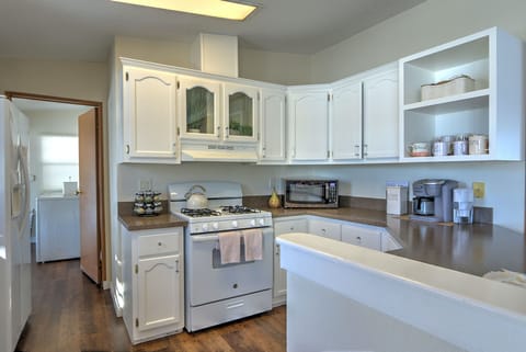 More of the kitchen. 