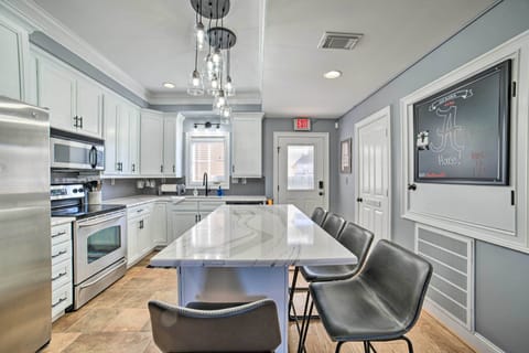 Fully Equipped Kitchen | Dishware/Flatware