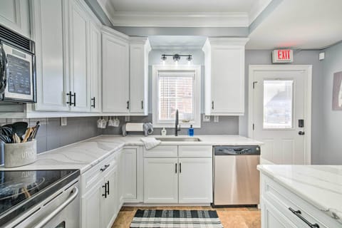 Fully Equipped Kitchen | Toaster