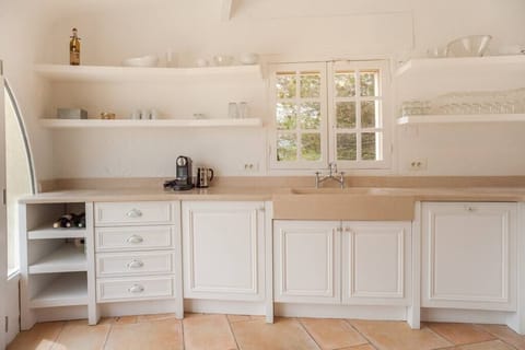 La belle cuisine entièrement refaite (2)