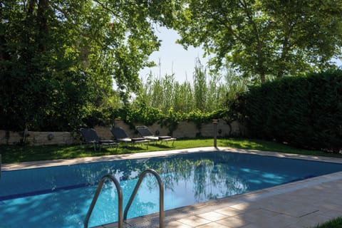 The location of this luxury home is ideal for those who wish to relax.