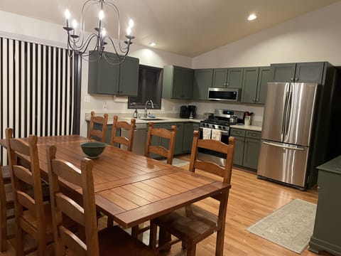 Bonus shot of kitchen