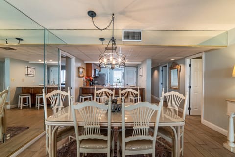 Flatware, Glassware, Cooking Utensils all provided in this well equipped kitchen