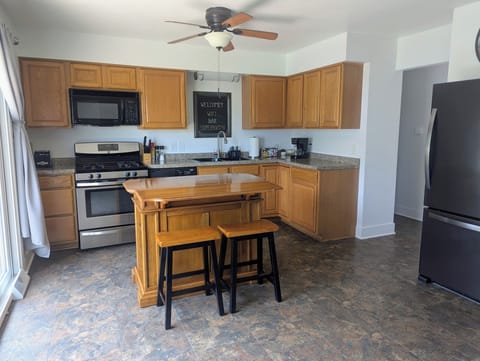 Kitchen-equipped with coffee & tea!