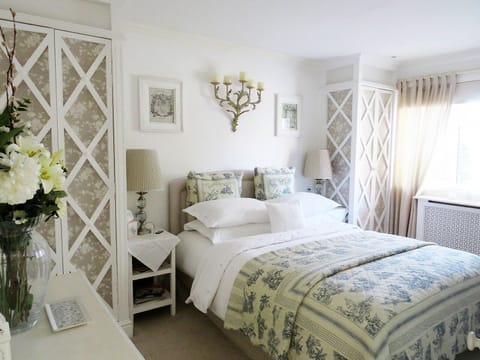 Bedroom 1, kingsize bed