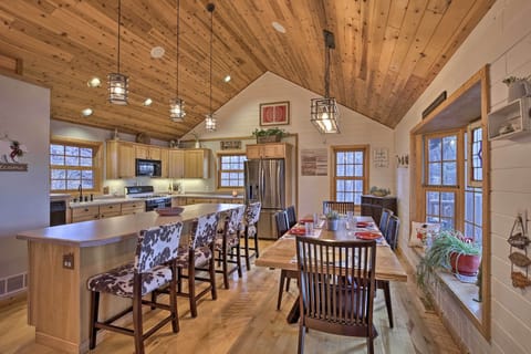 Kitchen | Cooking Basics | Dining Table | Breakfast Bar | 2nd Floor