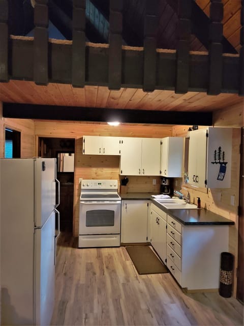 Kitchen - Full Size Refrigerator