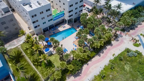 Enjoy your Miami vacay on the property located right on the beach!