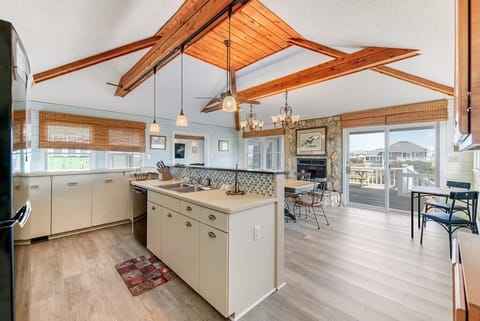 Top level kitchen (1)