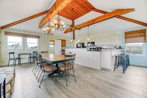 Top level dining area (3)