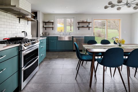 "Eat In" kitchen with space for 12 - the dining table extends