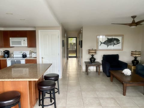 Front Door Hall
Allows for refreshing cross breeze 