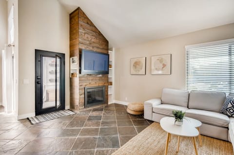 Solana Beach Surfside Condo Entry - WELCOME.